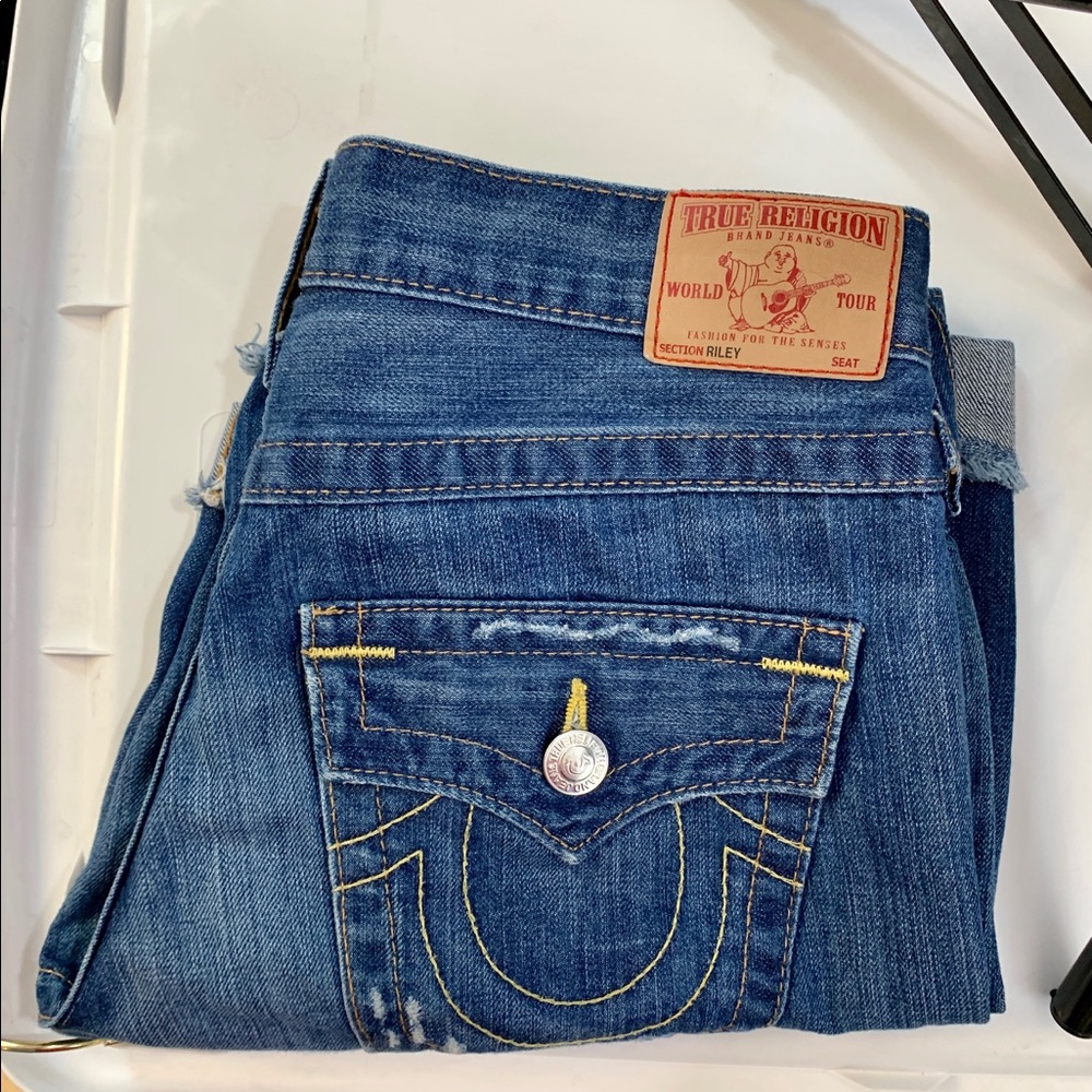True Religion Riley Shorts Distressing, Fry hem - Picture 3 of 8